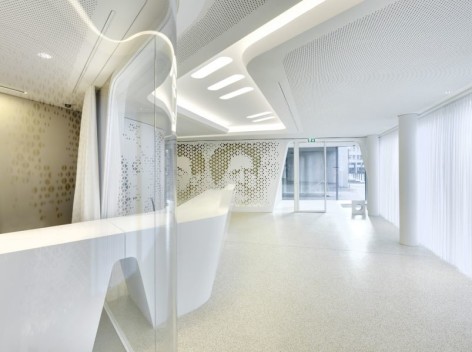 HI-MACS_Raiffeisen_Zurich_NAU_Architects_RB01_4_low_wxoa4mt8_f